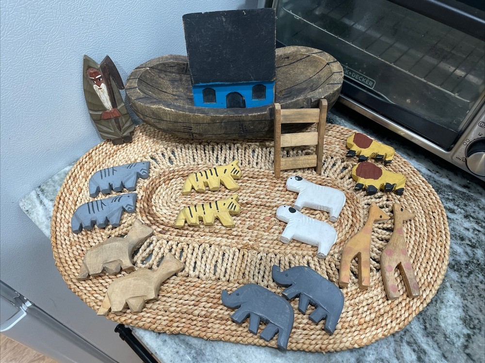 Vintage Handmade Noah’s Ark Primitive Carved Wood Folk Art Animals 18-Piece Set