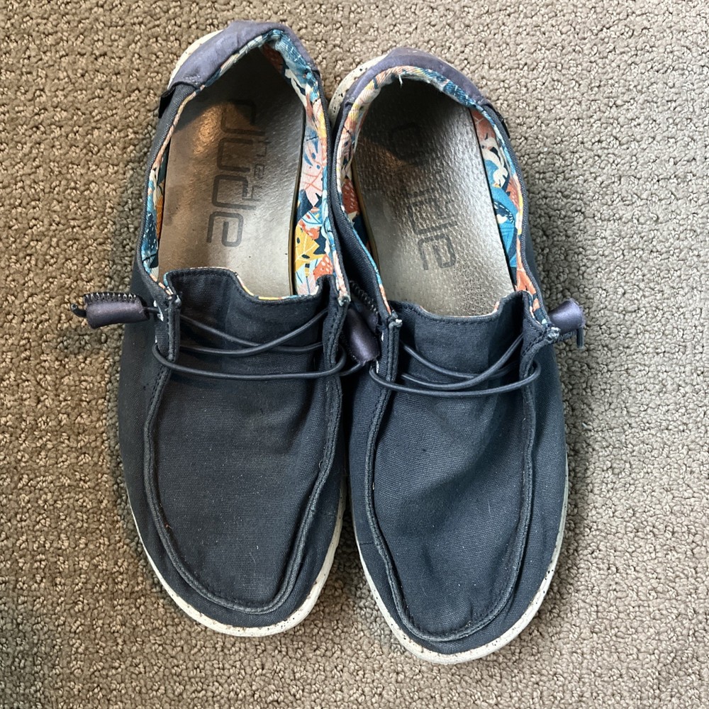 Hey Dude Size 9