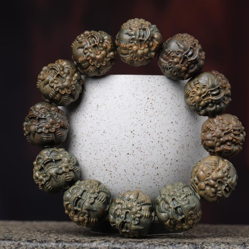 Green Sandalwood Pixiu Bracelet Hand Carved Wooden Buddhist Prayer Beads