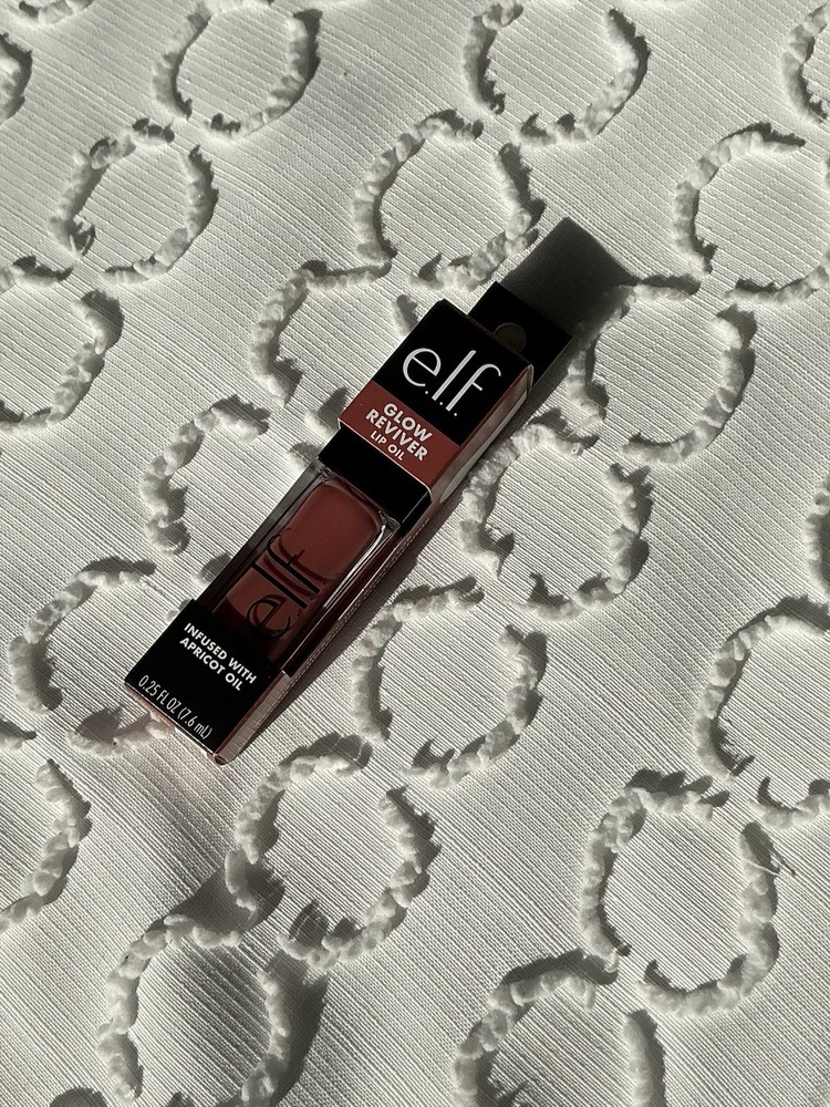 Elf Glow Reviver Lip Oil in Guava Shade for Hydrated Shine