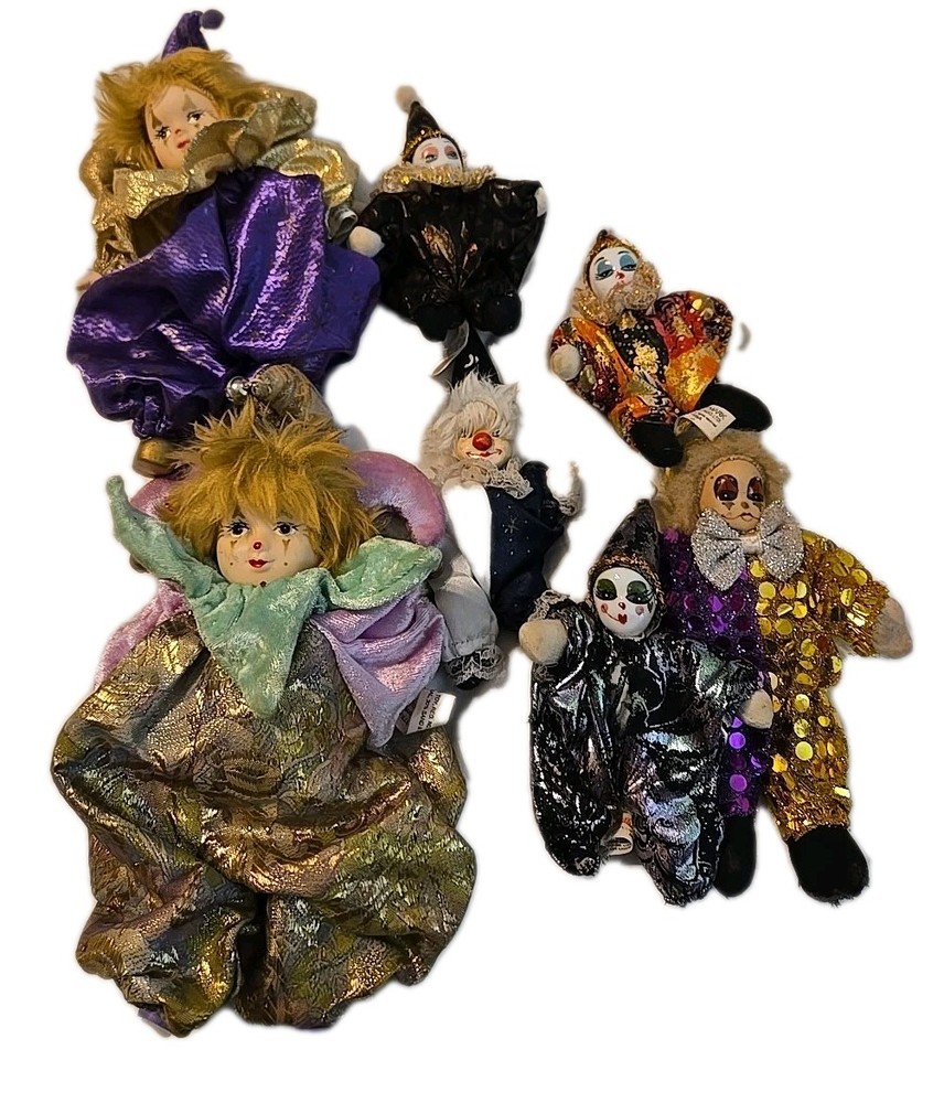 6 Clowns: 9