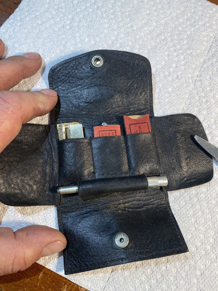 Rare Vintage Portable Screw-On Handle Federal Shaving Razor with 6 Blades & Case