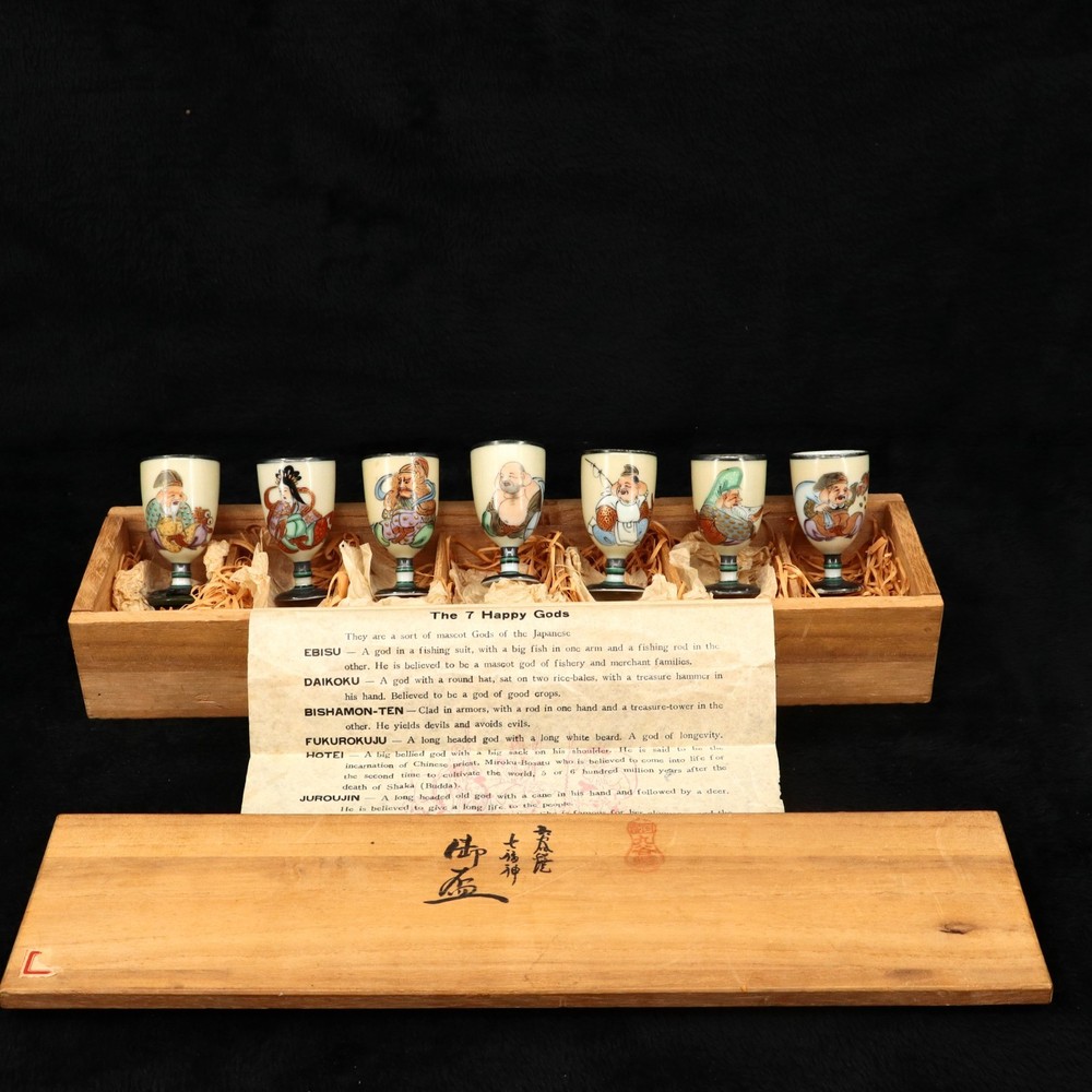 VTG Kutani-yaki Shichifukujin Seven Lucky Gods Sake Cup Set 7-Wood Box