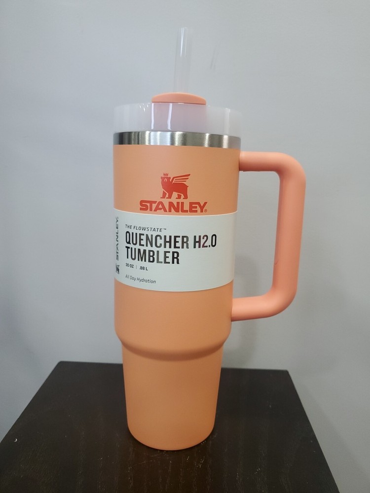 Stanley FlowState Quencher H2.0 Tumbler / 30oz / Color: Nectarine
