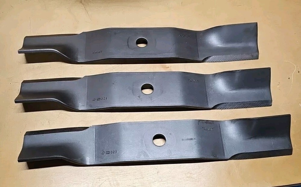 John Deere Original Equipment 3 Blades #TCU30317(3) ZTRAK 737 New