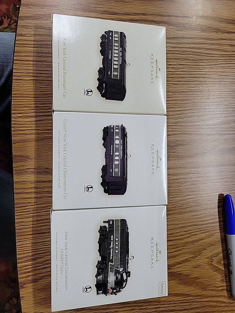 3pc Hallmark Keepsake Lionel NYC Locomotive & Passenger Car Set