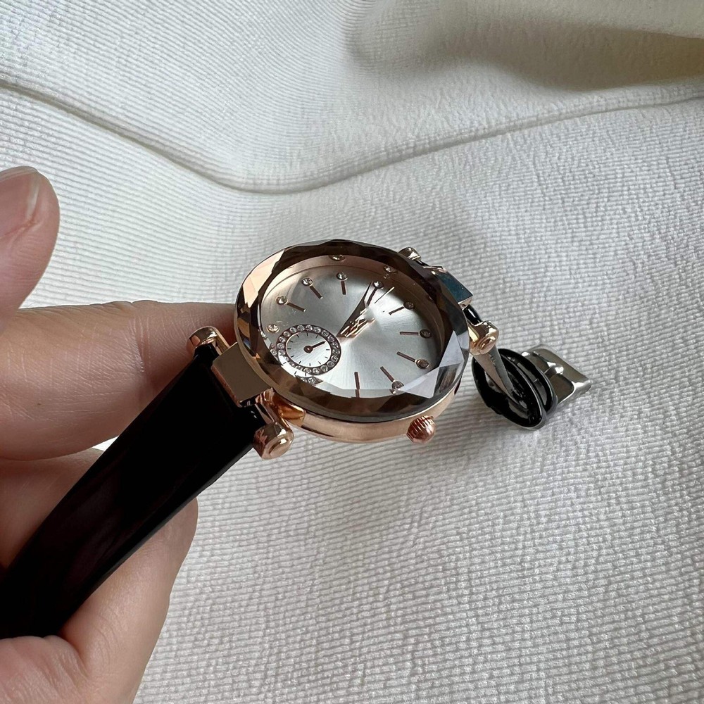 Women's Casual Rhinestone Quartz Watch with Imitation Leather Strap