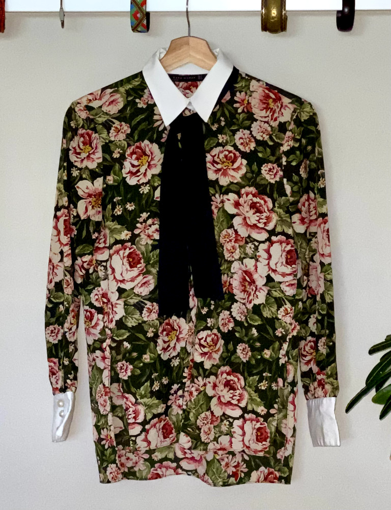 Zara Floral Blouse – White Collar – Black Neck Sash – Size Small
