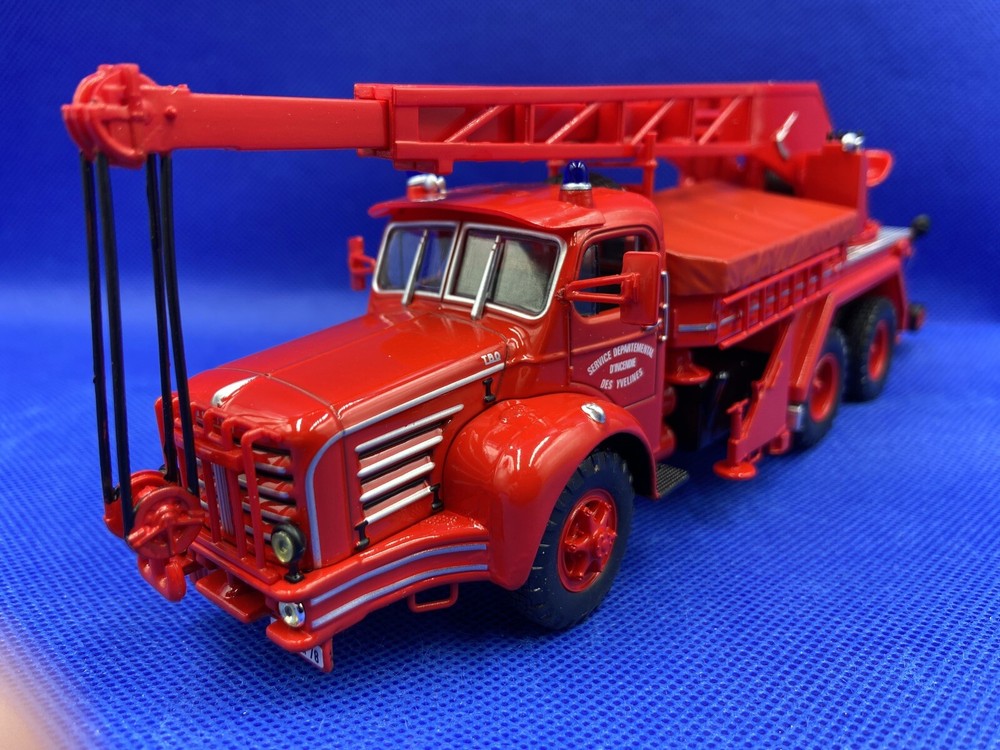 IXO Hachette Berliet TBO Magirus Fire Crane Model Fire Engine 1:43 / MIB