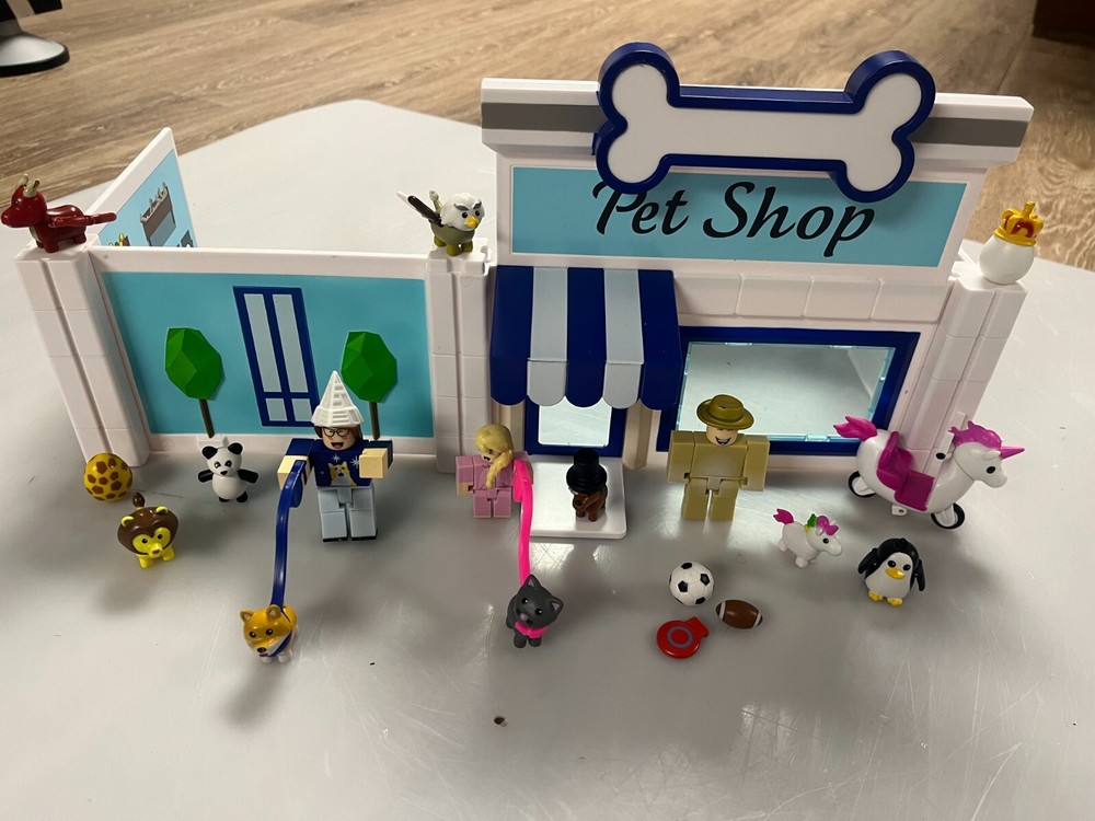Roblox Celebrity Adopt Me Pet Shop Set with Figures 25 Pieces+ Kids Dog Cat Used