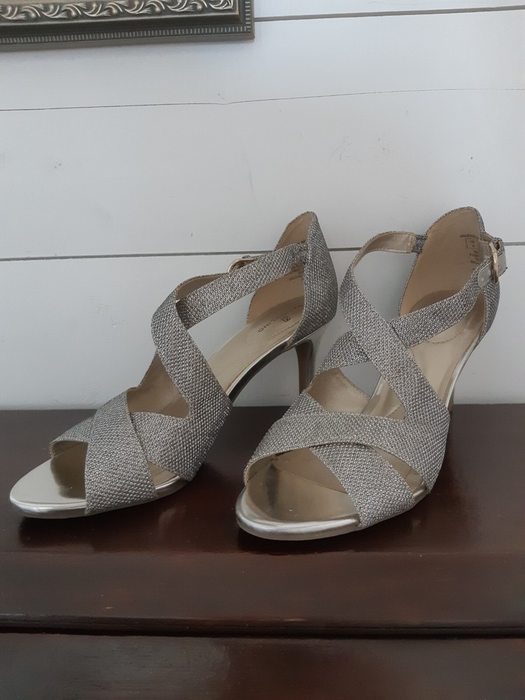 Women's Silver Bandolino Size 9 Strappy Sandals