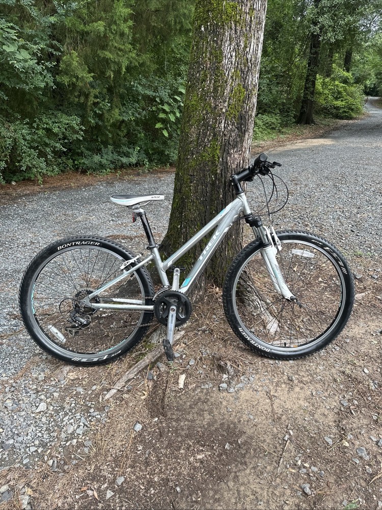 Trek Skye WSD X-Small 13in Silver Blue Bike with Bontrager 26in Tires