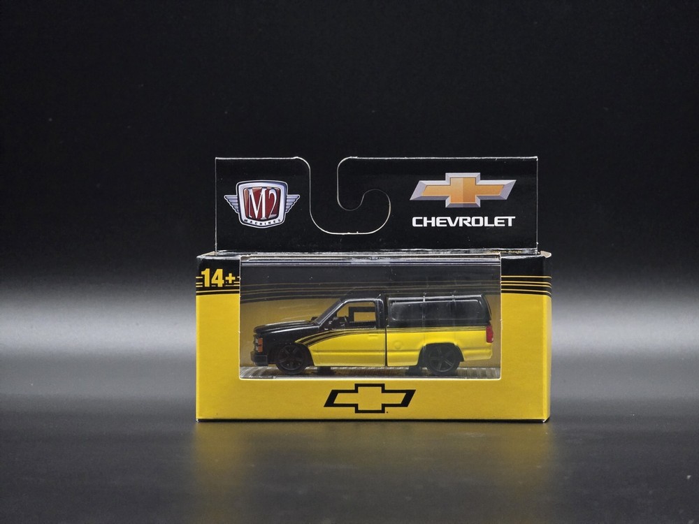 M2 Machines 1:64 Auto-Trucks 1992 Chevrolet C1500 SS 454 R93