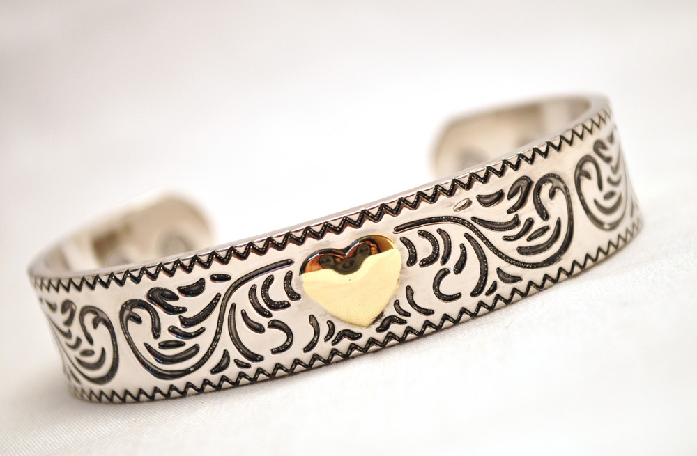 CLEARANCE SALE! LADIES SILVER & GOLD HEARTS HEALING MAGNETIC THERAPY BANGLE/CUFF-image