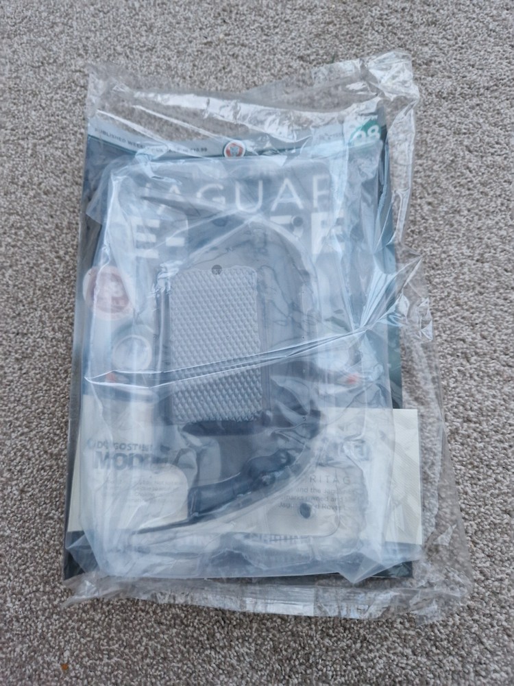1/8 DEAGOSTINI BUILD YOUR OWN THE JAGUAR E-TYPE CAR ISSUE 98 INC PART