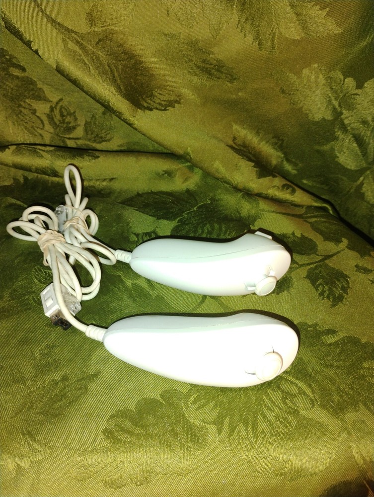 Nitendo Wii Lot Of 2 Nunchuks OEM Authentic Tested And Works Free Shipping
