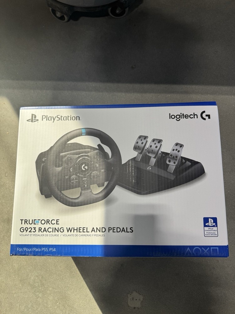 Logitech G923 Racing Wheel  for Xbox Series X/S, Xbox One,PC TRUEFORCE -Open Box
