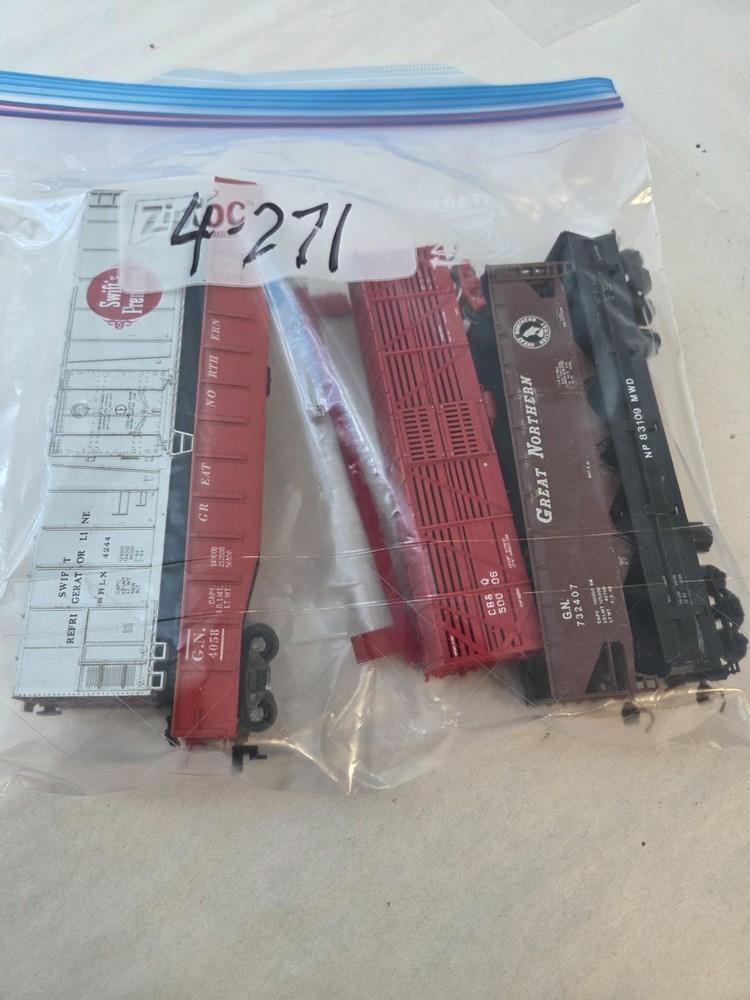 Grab Bag Lot #4-271 HO Scale Rolling Stock 5 Pieces