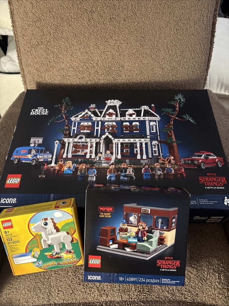LEGO Stranger Things Creel House 11370 + Wsqk Radio Station + Year Of Horse GWP