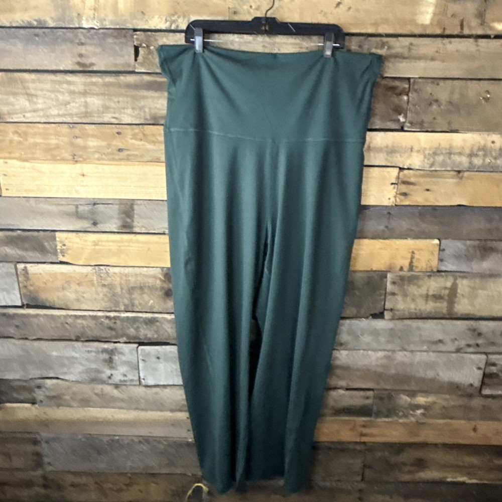 Fabletics Stretchy Green Leggings in XXL 1X for Women