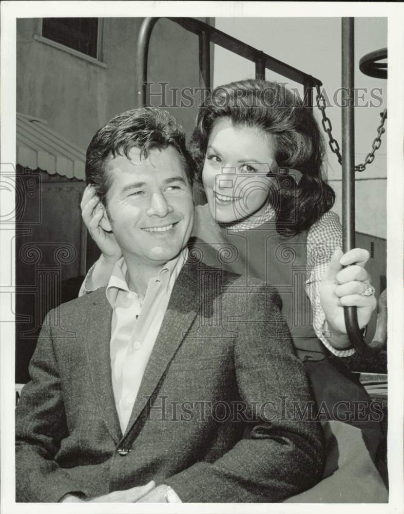Press Photo Actors in a scene from a movie - lrb00685