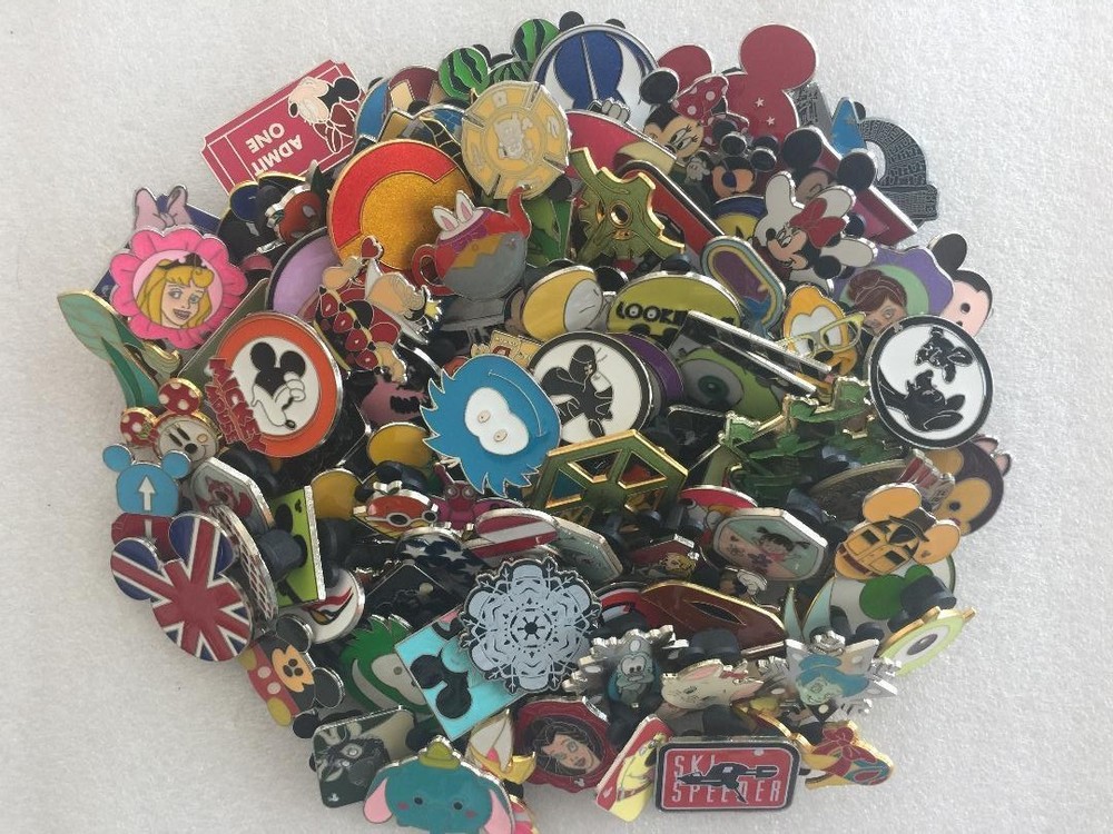 DISNEY WORLD PIN TRADING LOT OF 30 PINS FREE SHIPPING