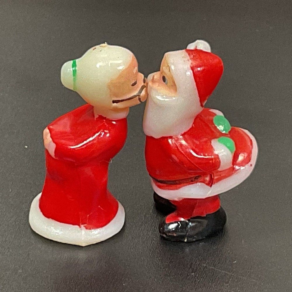 Vintage Miniature Kissing Santa & Mrs Claus Christmas Figurines Hard Plastic