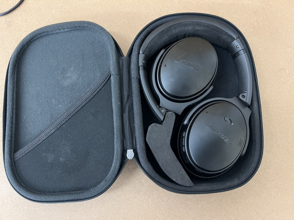 Bose QuietComfort 35 II Wireless Noise-Cancelling Headphones - Black...