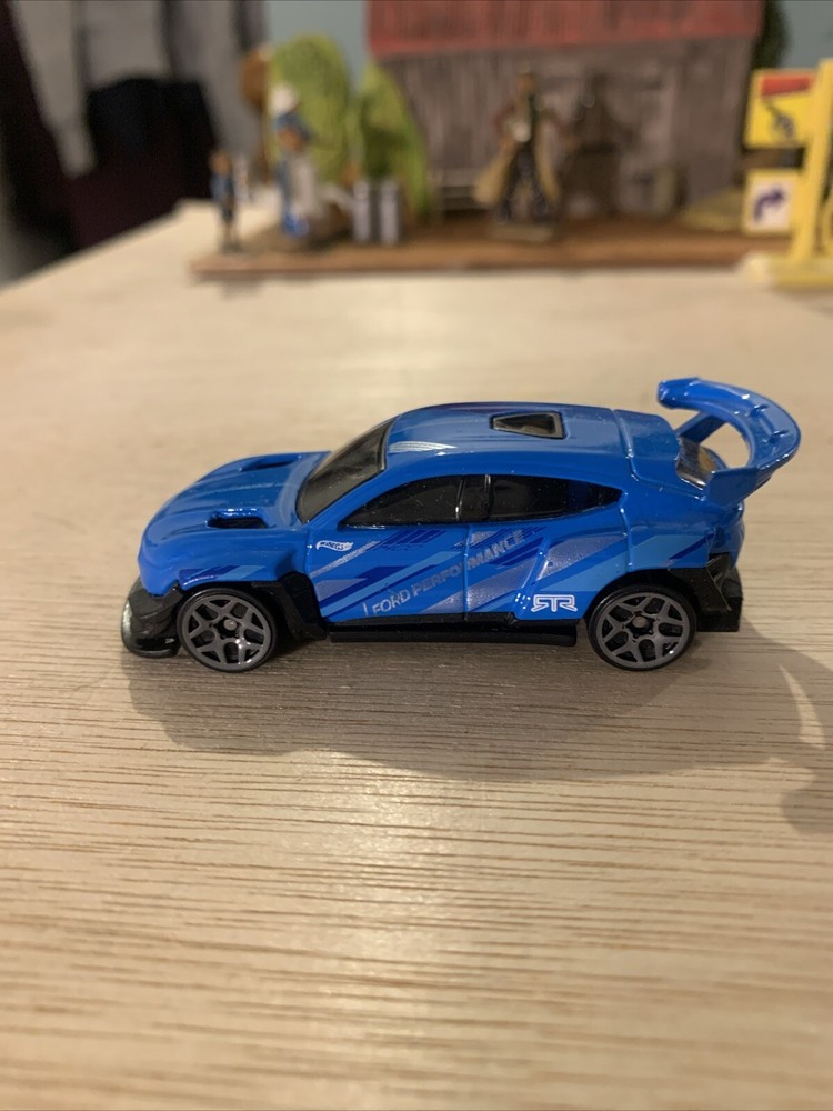 2020 Ford Mustang Mach-E 1400 / 1:64 Scale Diecast Collectible