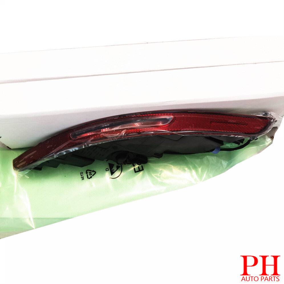 Right Rear Bumper Reflector Lamp Fog Light Fits Porsche Macan 95B 2014 2015-2018