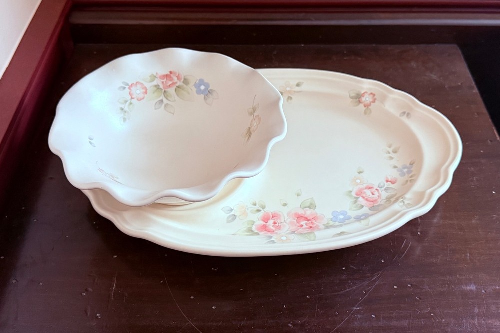 Pfaltzgraff Tea rose Soup and sandwich plate with flured bowl