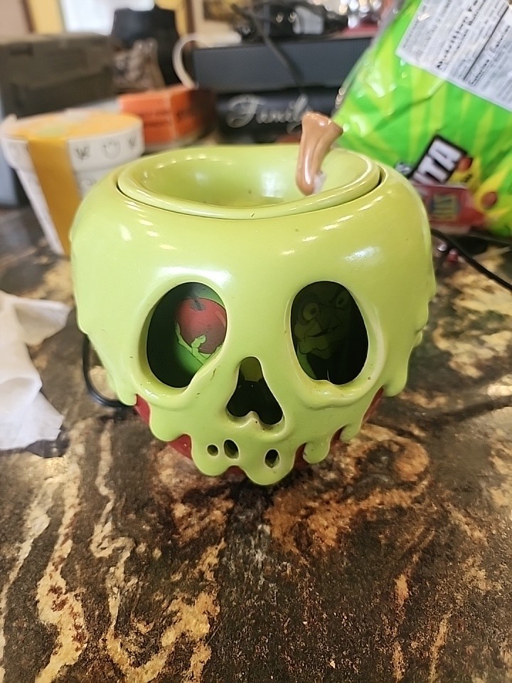Scentsy Disney Villains Snow White Poison Apple Warmer