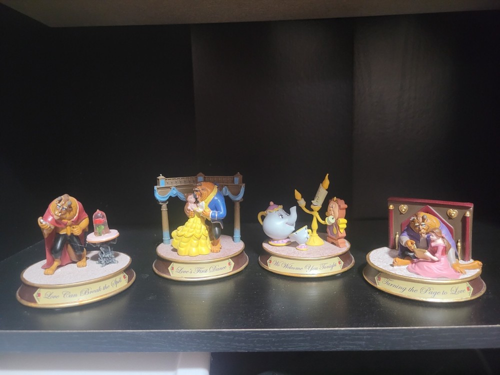 Hawthorn Village Disney Power of True Love. Collection