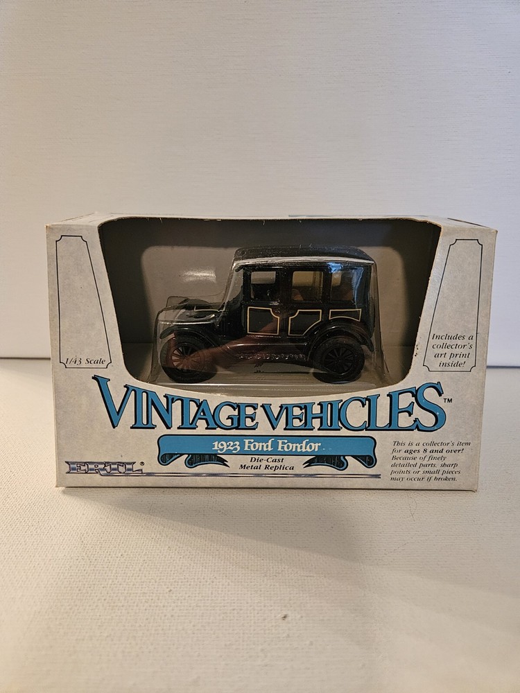 1:43 Scale 1923 Ford Fordor Ertl Vintage Vehicles #8 1985