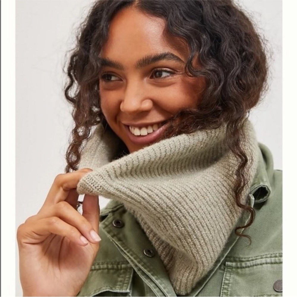 Anthropologie Biana metallic shimmer snood scarf neck warmer olive tan taupe