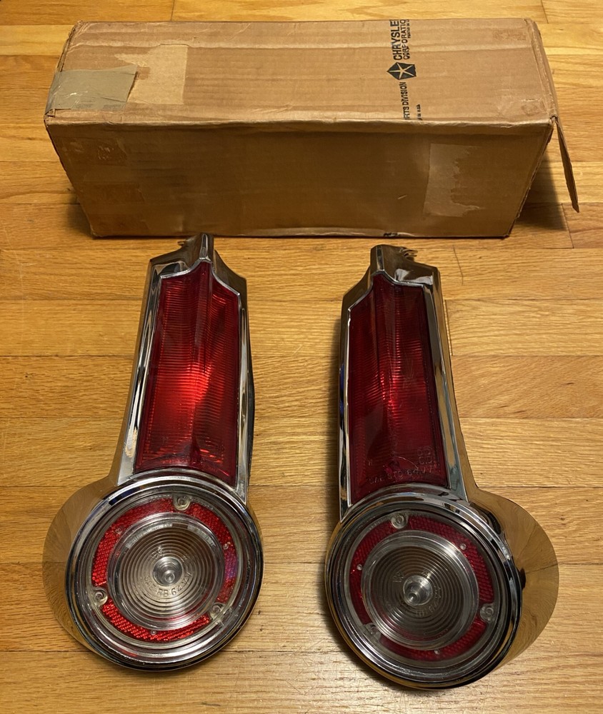 NOS Mopar 1964/1965 Plymouth Barracuda/65 Valiant TAILLAMP/TAILLIGHT Assemblies