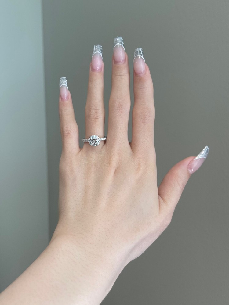 1.5 Carat Round Moissanite Solitaire Ring in 925 Silver – Perfect Engagement Gift for Her