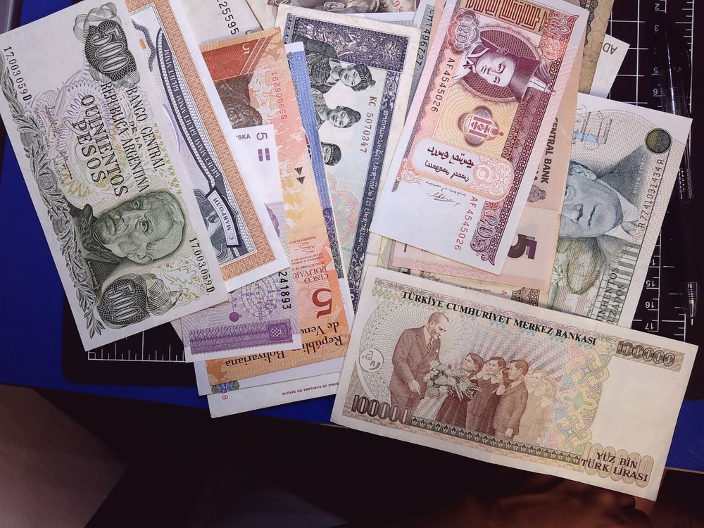 RANDOM  MIXED LOT  FOREIGN  MONEY  BANKNOTES  5 PC ADD COLLECTION