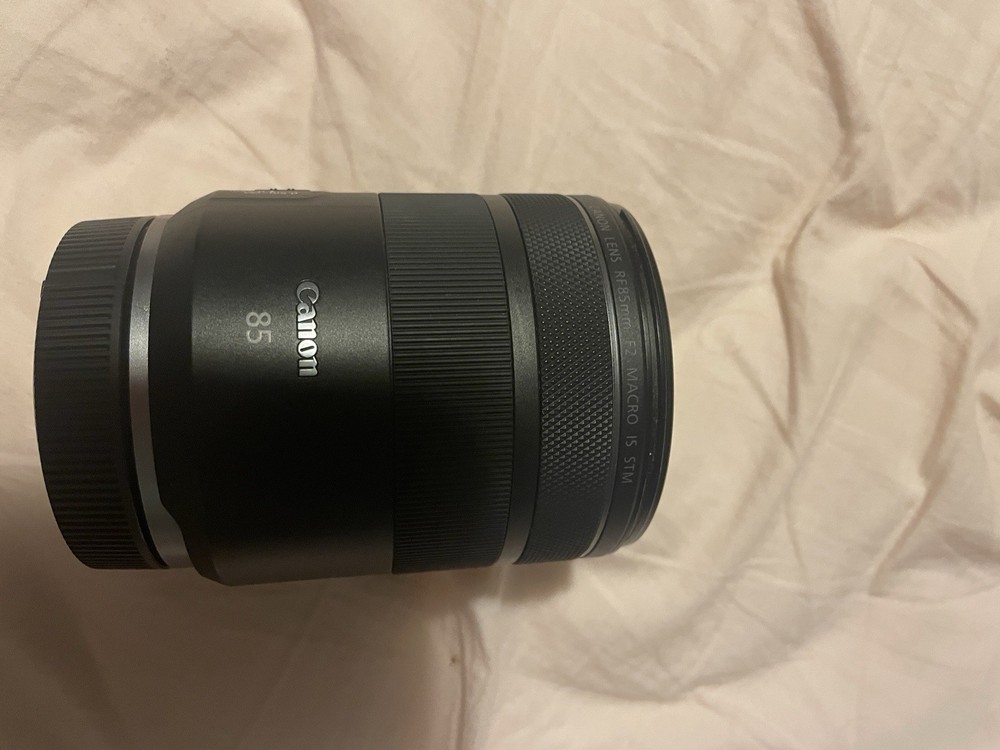 Canon RF 85mm f/2 Macro IS STM Portrait & Close-Up Lens