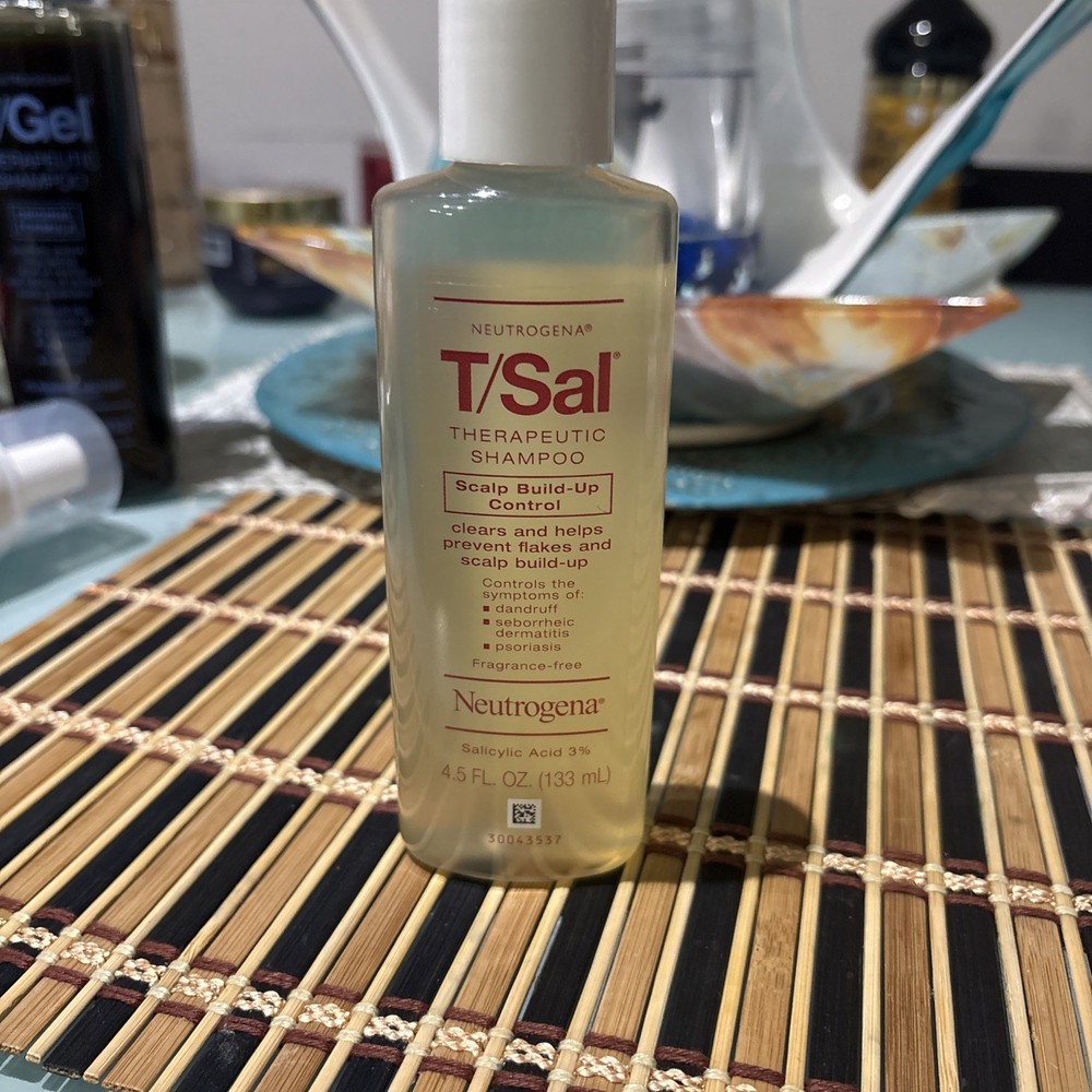 Neutrogena Therapeutic Shampoo 3% Salicylic Acid  Scalp Build Up Control 4.5 oz