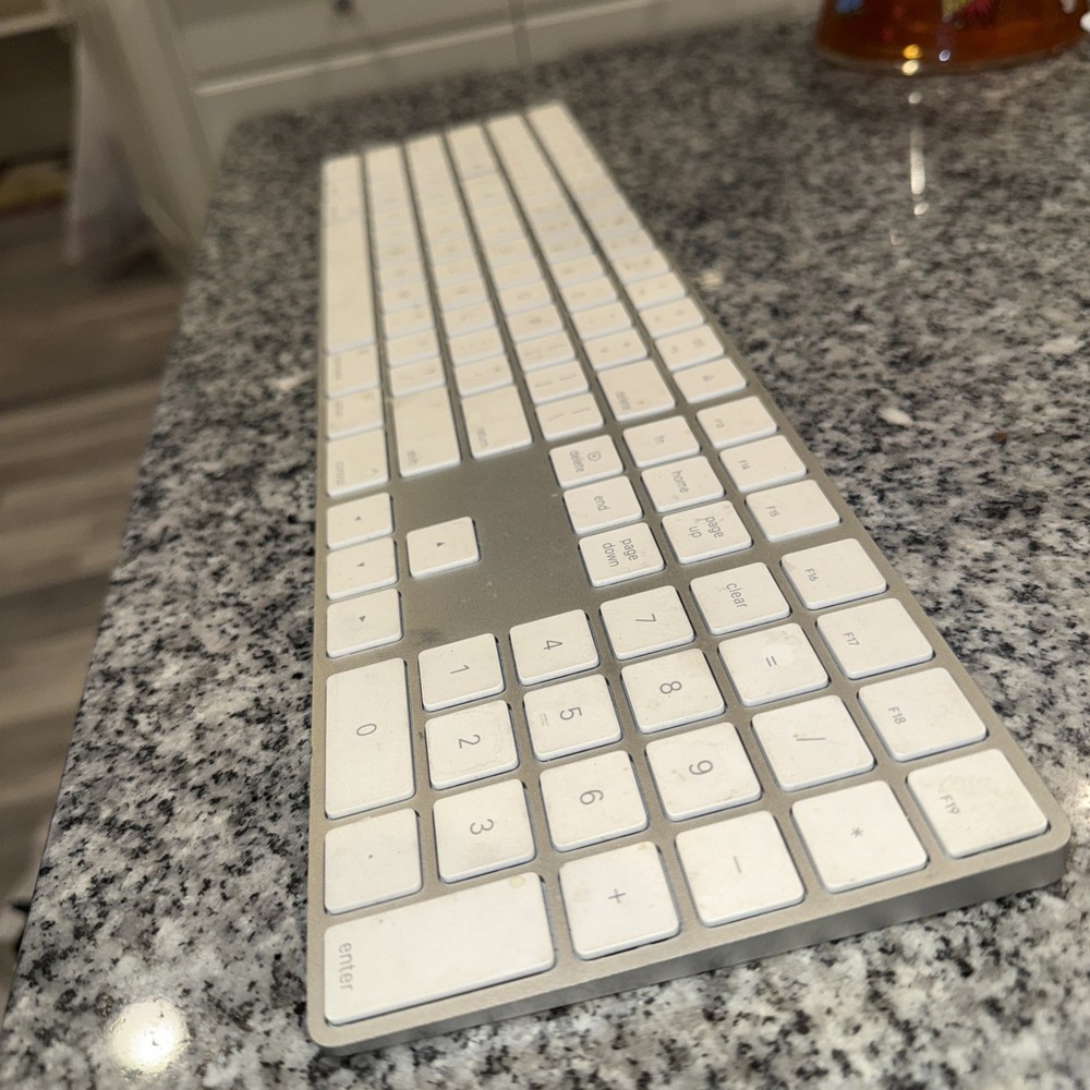 Apple A1843 Wireless Rechargeable Bluetooth Magic Keyboard With Numeric Keypad