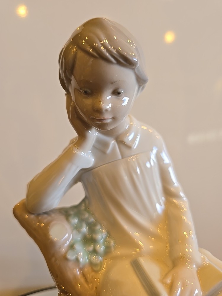 Lladro Little Boy Thinking with Book Glossy Figurine 4876 No Box