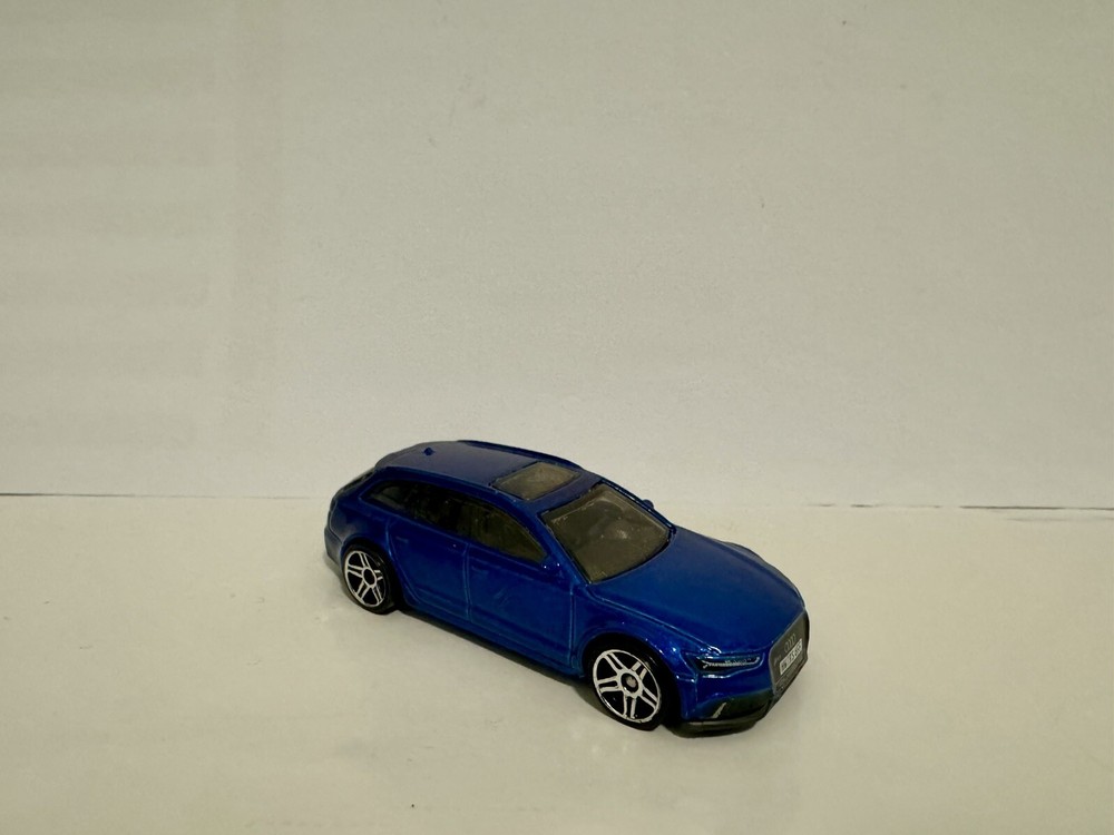 2013-2018 Audi RS6 Avant Quattro Collectible 1/64 Scale Diecast Diorama Model