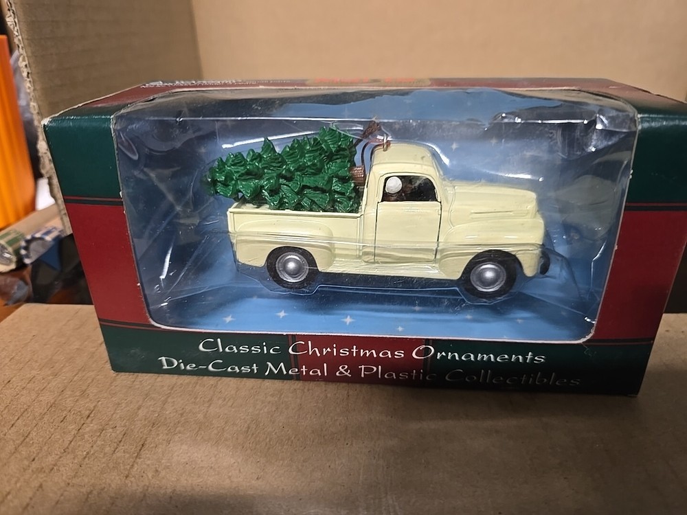 Maisto Christmas Collection Ford Truck 1998