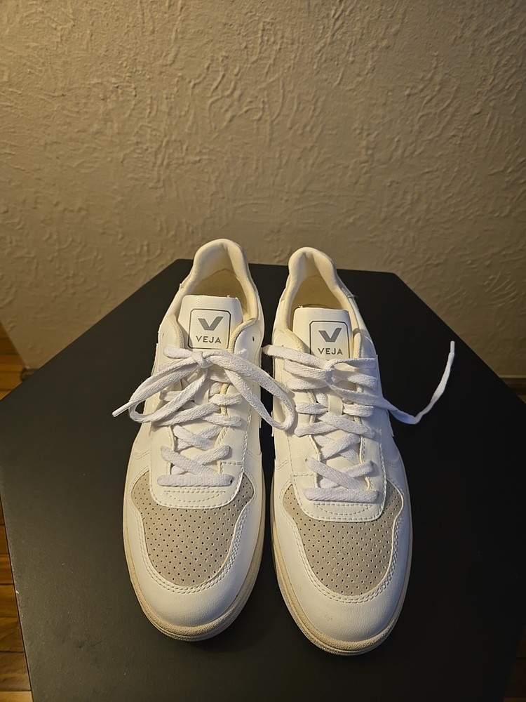Veja Womens White Gray Leather Athletic Shoes Size 10