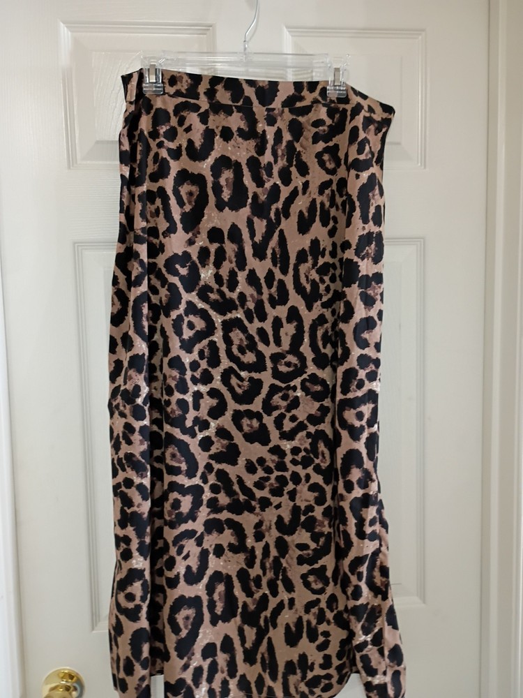 Women's Plus Maxi Skirt With Front Slit.  Animal Print.New W/O Tags.  Size 1XL