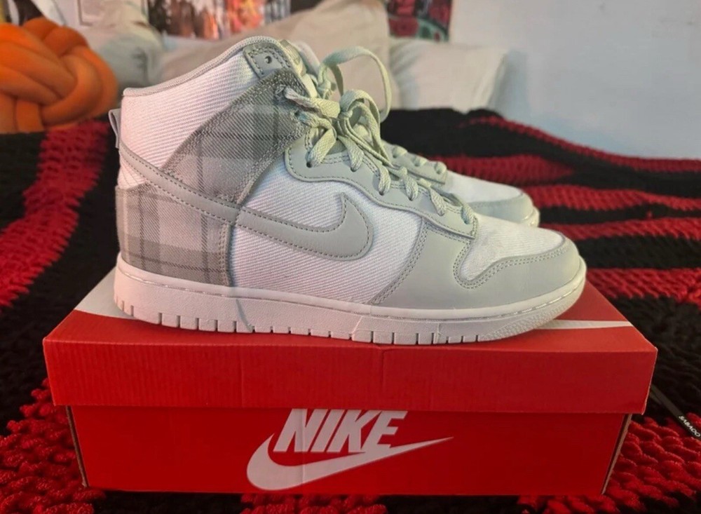 Nike Dunk Hi Retro SE “Summit White/Light Silver” | Size 9.5