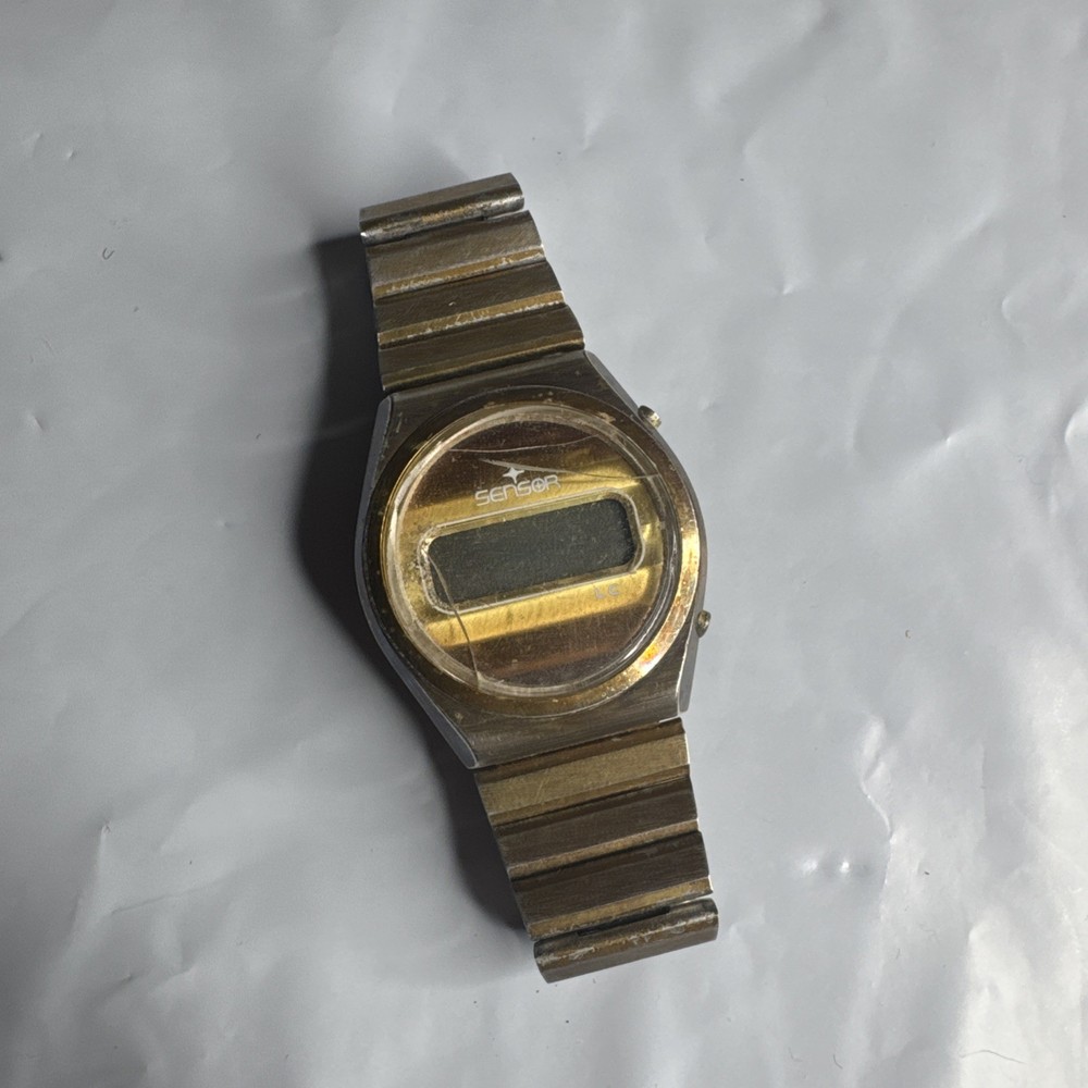 Vintage Sensor Gold Tone Mens Battery Water & Shock Resistant Watch Untested