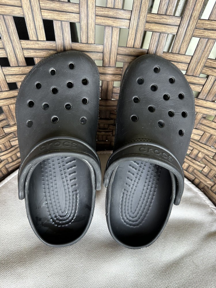 Crocs Classic Clog Men Size 5 Shoe Ultra Light Water-Friendly Sandals Black