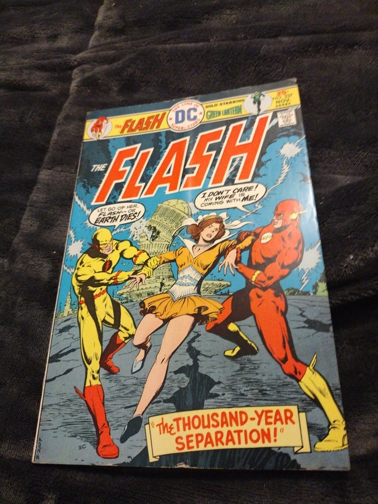 The Flash #237 (DC Comics November 1975). Very Good Condition